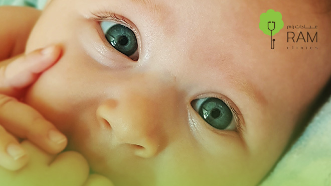 متى-يثبت-لون-عيون-الطفل 